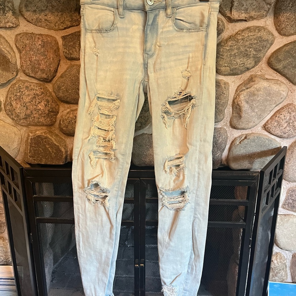 American Eagle Outfitters Light Blue Distressed Skinny Jeans